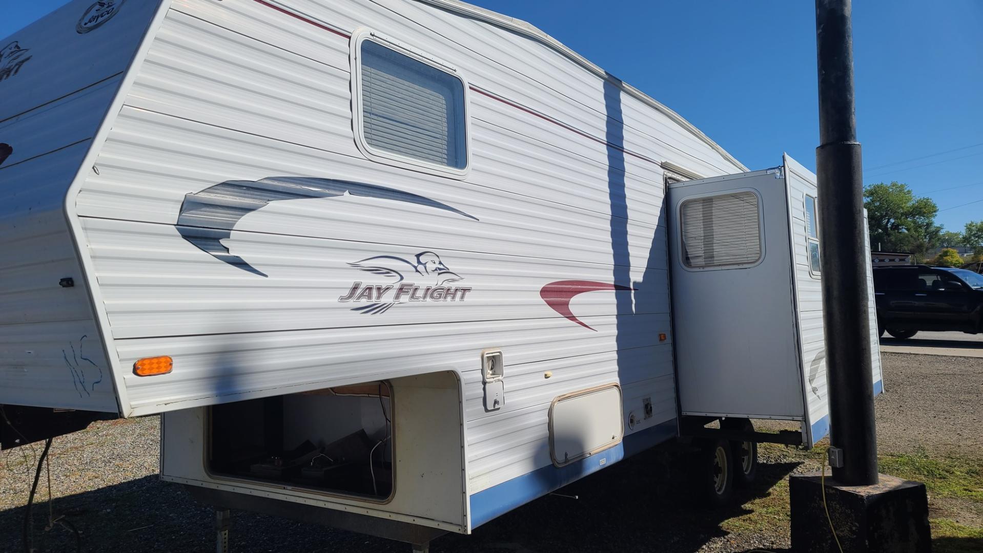 2004 White Jayco Jay Flight 28.5 RKS , located at 923 US HWY 87 E., Billings, MT, 59101, (406) 245-0456, 45.795788, -108.451881 - Photo#0