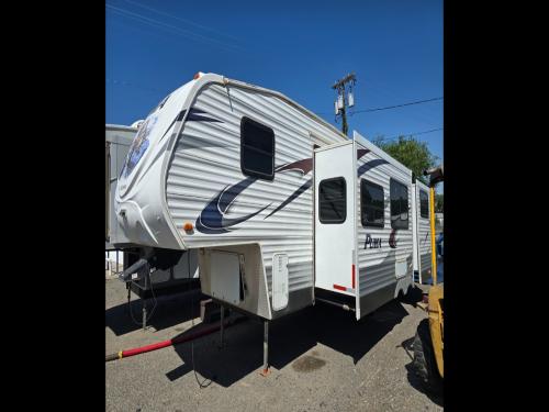 2012 Palomino Puma 5th wheel 2 slides triple bunks 