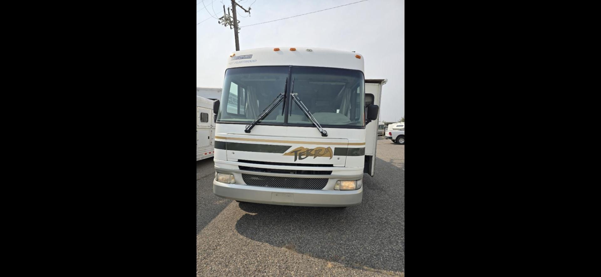 2005 White Fleetwood Terra , located at 923 US HWY 87 E., Billings, MT, 59101, (406) 245-0456, 45.795788, -108.451881 - Photo#1