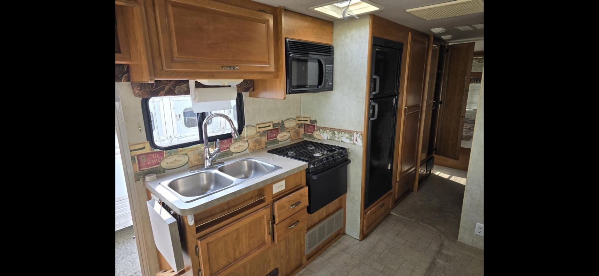 2005 White Fleetwood Terra , located at 923 US HWY 87 E., Billings, MT, 59101, (406) 245-0456, 45.795788, -108.451881 - Photo#11