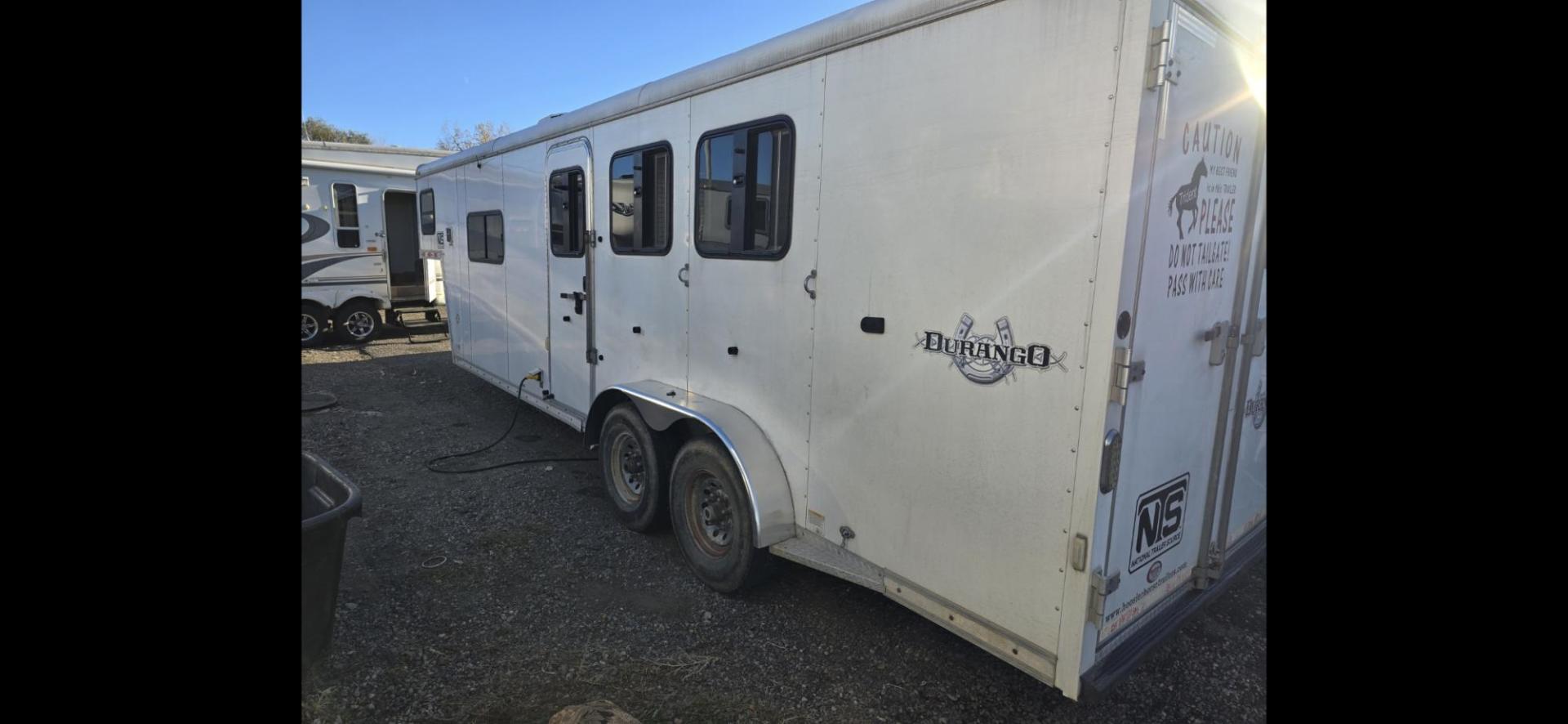 2014 White HHT 3 Horse LQ , located at 923 US HWY 87 E., Billings, MT, 59101, (406) 245-0456, 45.795788, -108.451881 - 3 horse slant 30' overall length with Living Quarters. 9' shortwall, 6' 7" door opening, horse area short side 10' long side 14'. A/C, forced air heat, awning, bigfoot hydraulic jack. Collapsible and removable rear tack. Aluminum on steel. John 4062080659. - Photo#4