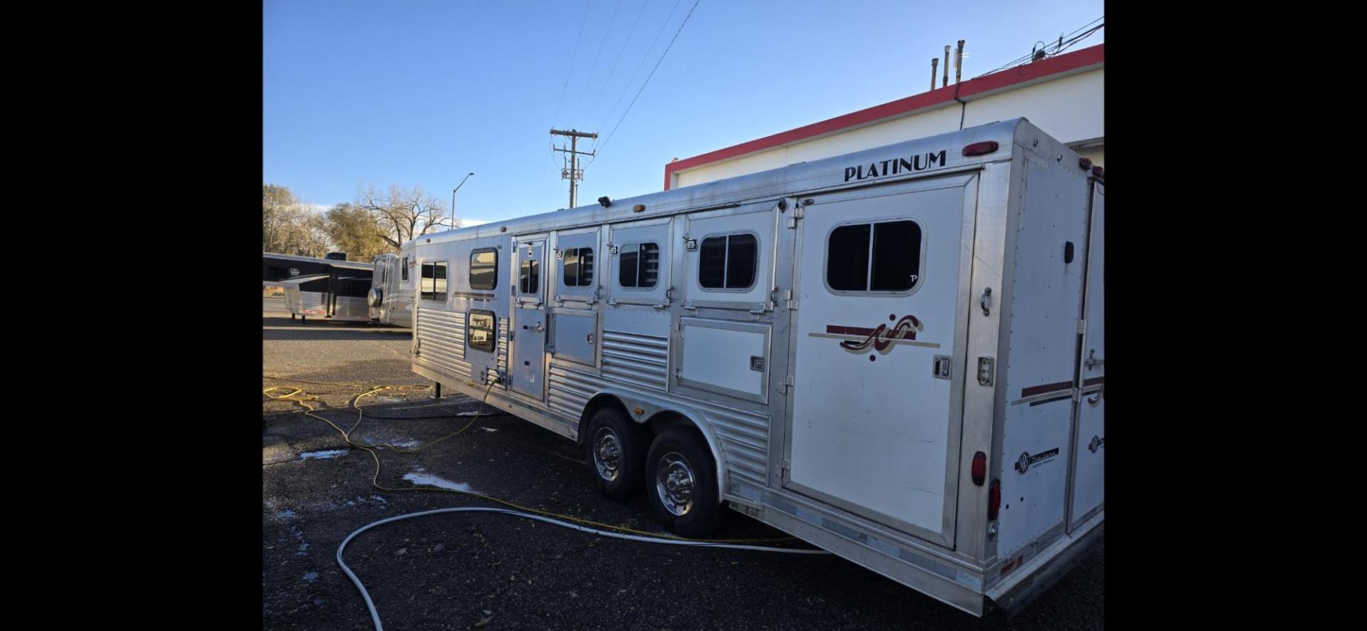 2005 Silver Platinum 4 horse LQ , located at 923 US HWY 87 E., Billings, MT, 59101, (406) 245-0456, 45.795788, -108.451881 - 2005 Platinum Four horse with LQ READY TO RODEO!!!! Fabulous shape and located in Billings MT. 4 horse with 12' LQ, front queen bed, rear double bunks. Walk through door, mangers, huge side tack with fold out pad rack. Aluminum on aluminum. Wired and plumbed for generator.15 gallon fuel tank. Flo - Photo#1