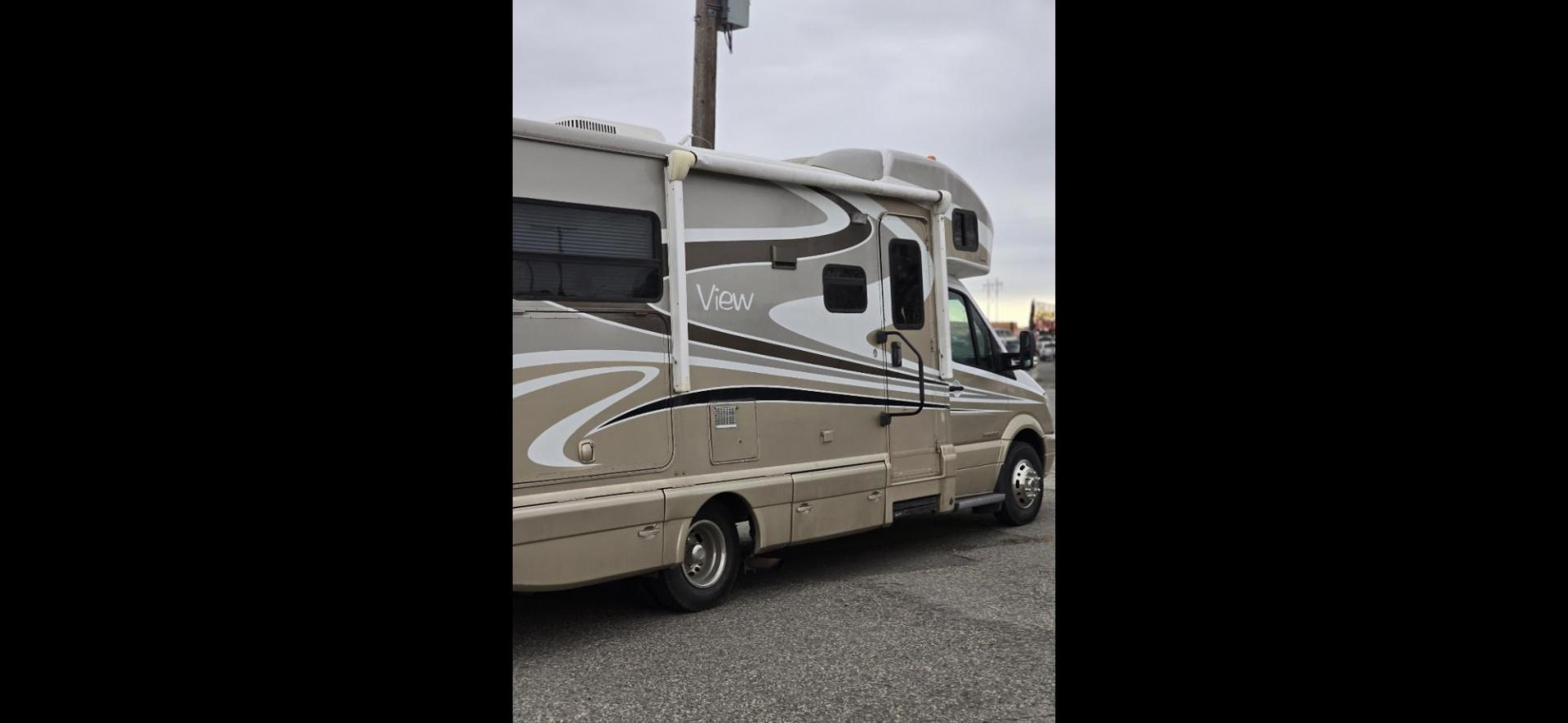 2007 Tan Winnebago View , located at 923 US HWY 87 E., Billings, MT, 59101, (406) 245-0456, 45.795788, -108.451881 - Photo#1