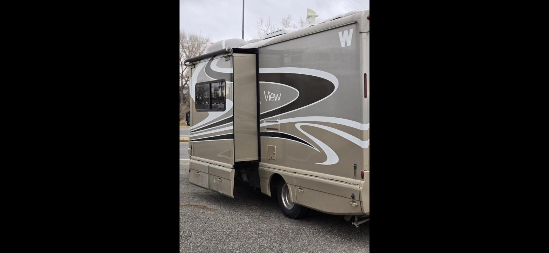 2007 Tan Winnebago View , located at 923 US HWY 87 E., Billings, MT, 59101, (406) 245-0456, 45.795788, -108.451881 - Photo#4