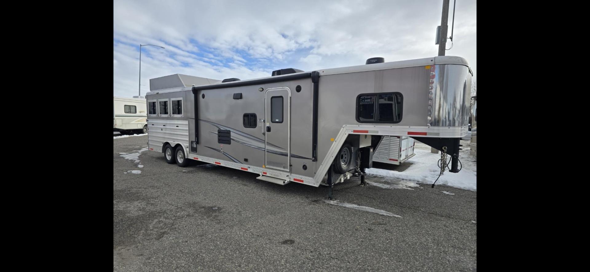 2023 Grey Merhow Next Generation 3 Horse , located at 923 US HWY 87 E., Billings, MT, 59101, (406) 245-0456, 45.795788, -108.451881 - 2023 Merhow Next Generation 3 Horse W/LQ and Slide Located at Billings MT. $65,900 ABSOLUTELY, GORGEOUS. LIKE NEW. 8' wide, 13' short wall, floor length 28', overall length 36', full bath shower toilet, front queen bed, booth dinette and jack knife couch both makes into beds, could sleep s - Photo#1