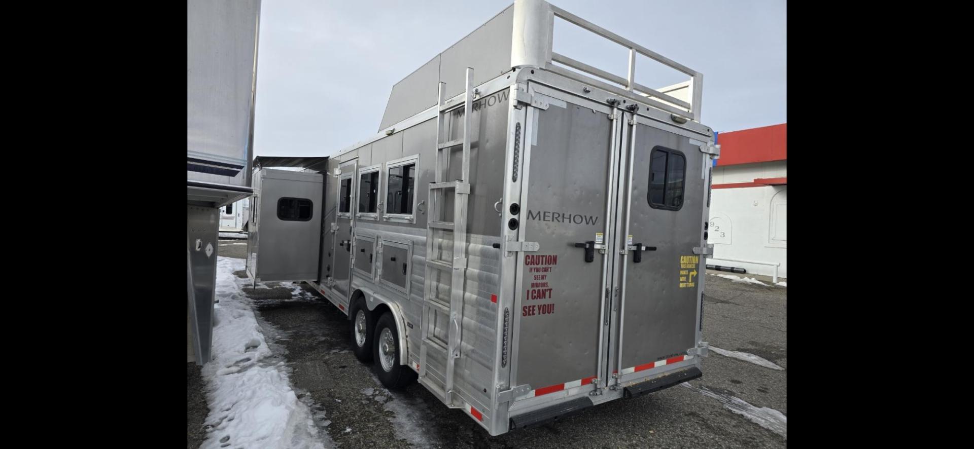 2023 Grey Merhow Next Generation 3 Horse , located at 923 US HWY 87 E., Billings, MT, 59101, (406) 245-0456, 45.795788, -108.451881 - 2023 Merhow Next Generation 3 Horse W/LQ and Slide Located at Billings MT. $65,900 ABSOLUTELY, GORGEOUS. LIKE NEW. 8' wide, 13' short wall, floor length 28', overall length 36', full bath shower toilet, front queen bed, booth dinette and jack knife couch both makes into beds, could sleep s - Photo#7