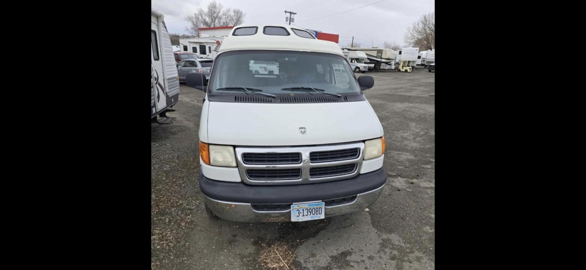 1998 White /Blue Roadtrek 190 , located at 923 US HWY 87 E., Billings, MT, 59101, (406) 245-0456, 45.795788, -108.451881 - Photo#3